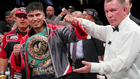 Boxer Mikey Garcia retires with 40.